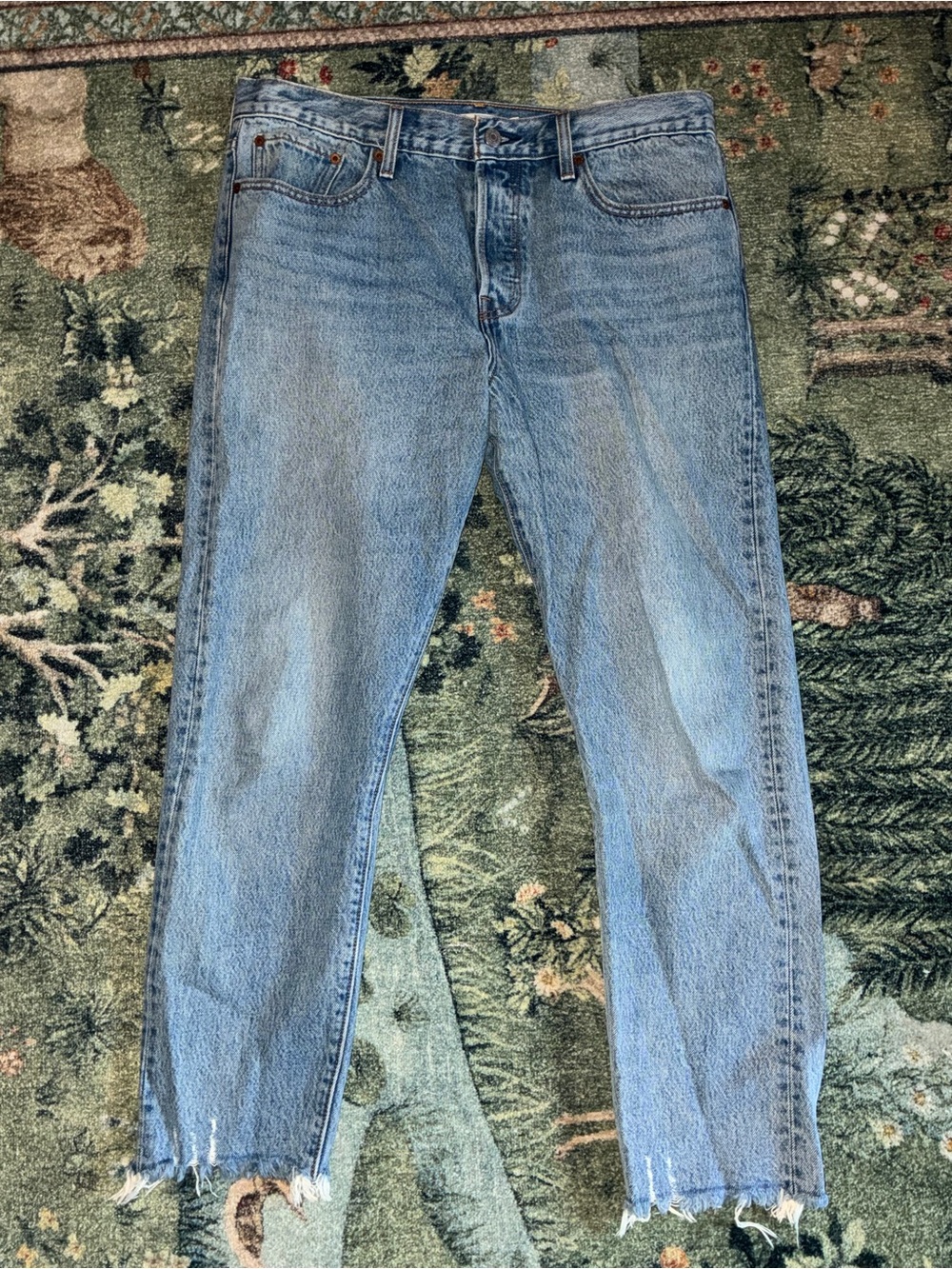 Levi’s Premium Wedgie Straight Jeans Women’s Size 31 Light Wash Raw Hem Denim